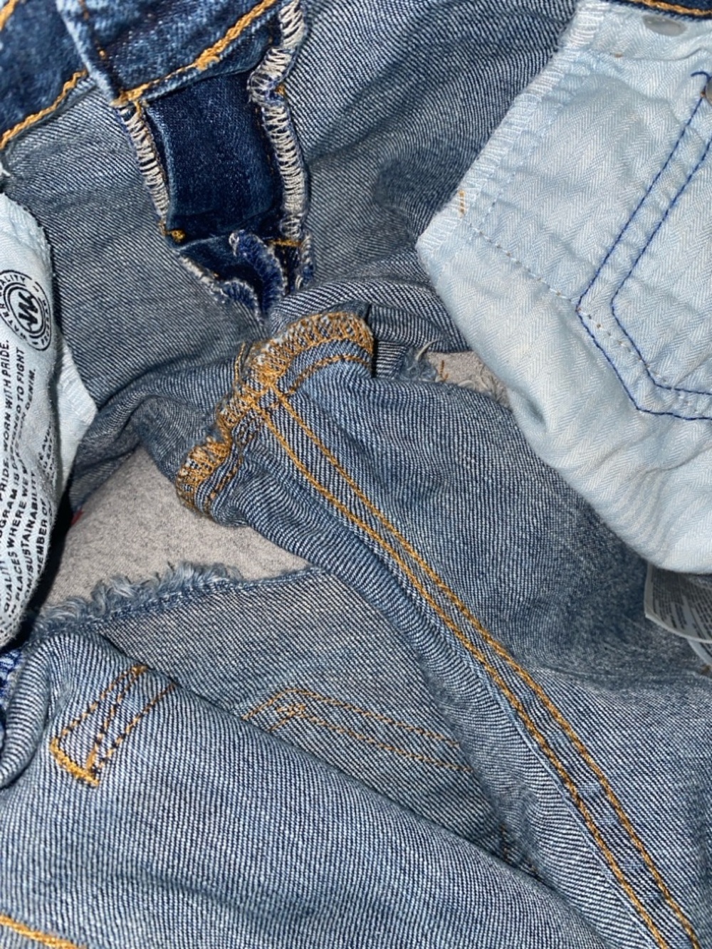 🛍️GAP 3” denim jean shorts! - Picture 9 of 9